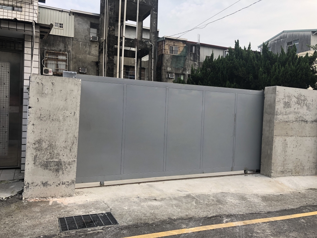 太平區單軌烤漆大門