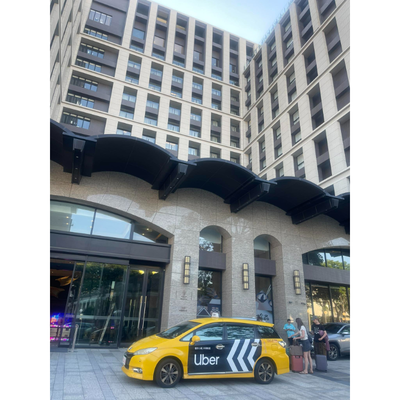 阿里山石槕天一民宿接客人到～台南煙波大飯店