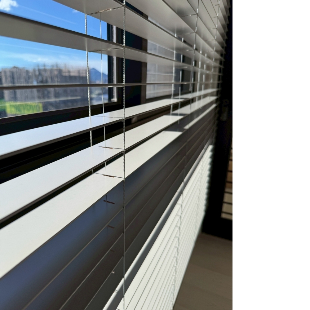 50mm灰色素面實木百葉