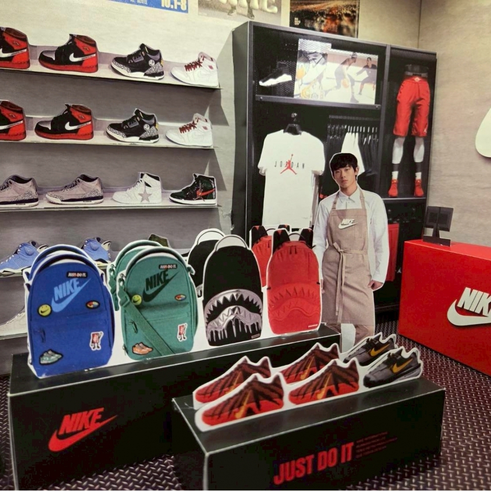 紙紮 運動用品店 NIKE