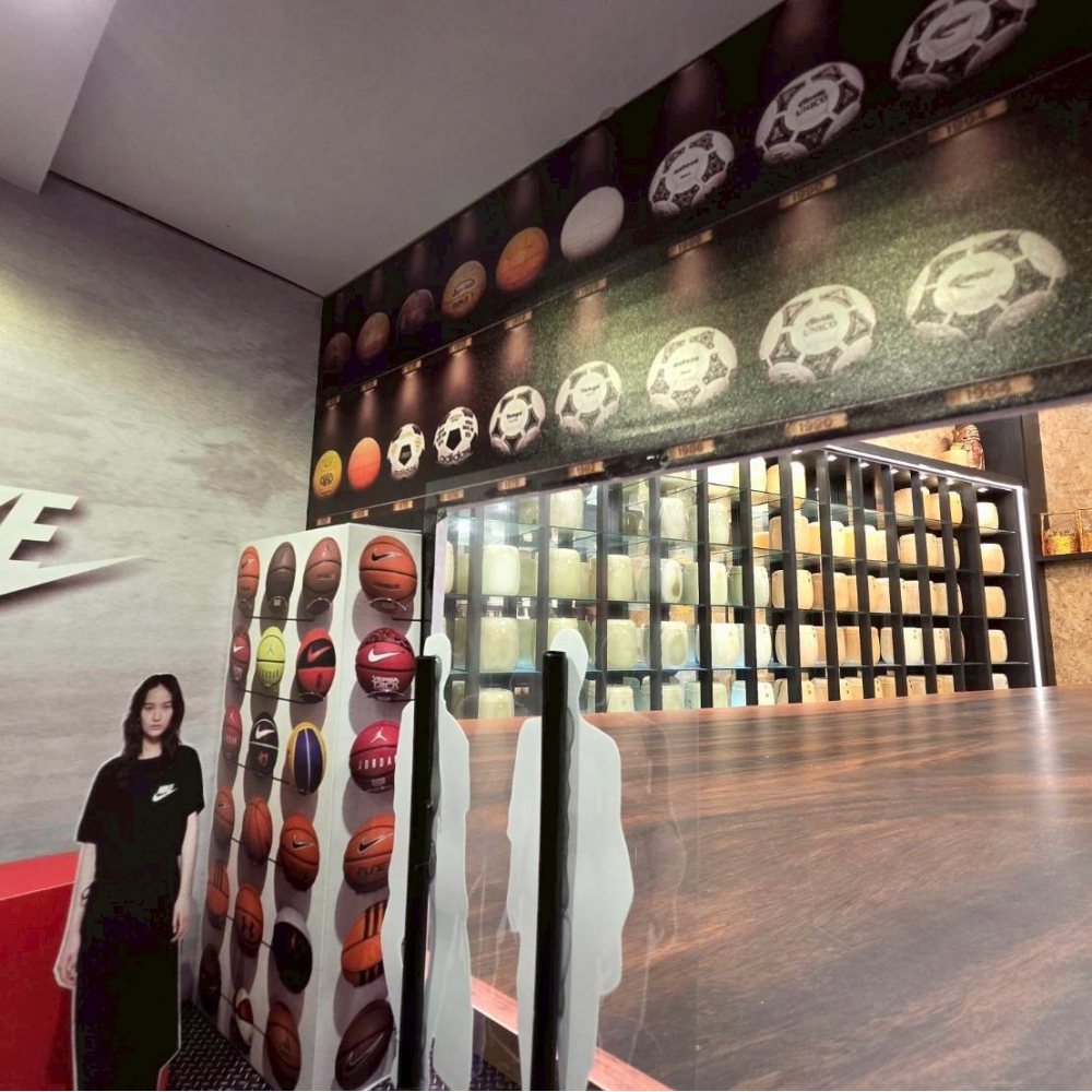 紙紮 運動用品店 NIKE