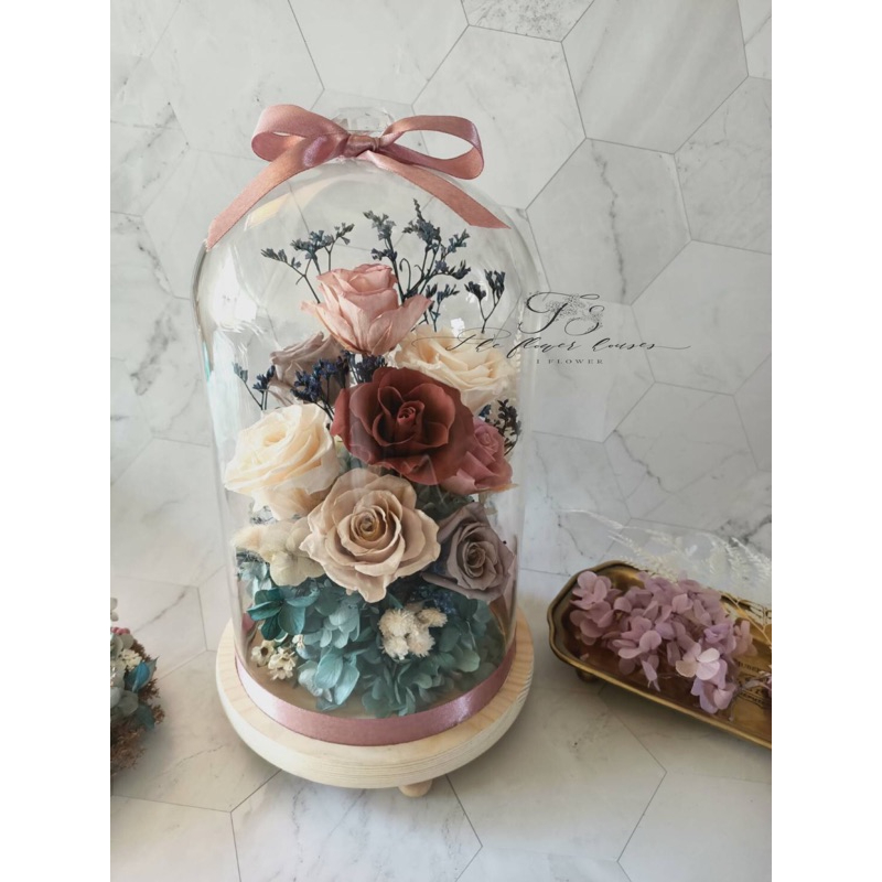 永生-玫瑰鐘罩花禮 - 入厝 結婚 送禮 （高30公分寬17公分）