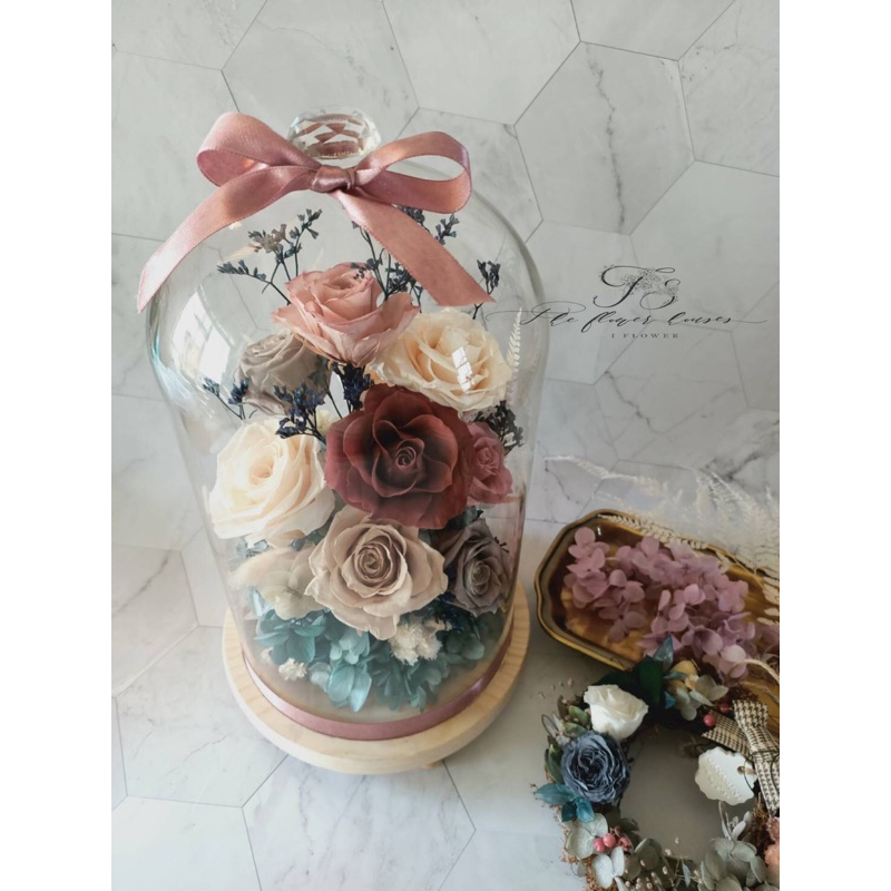 永生-玫瑰鐘罩花禮 - 入厝 結婚 送禮 （高30公分寬17公分）