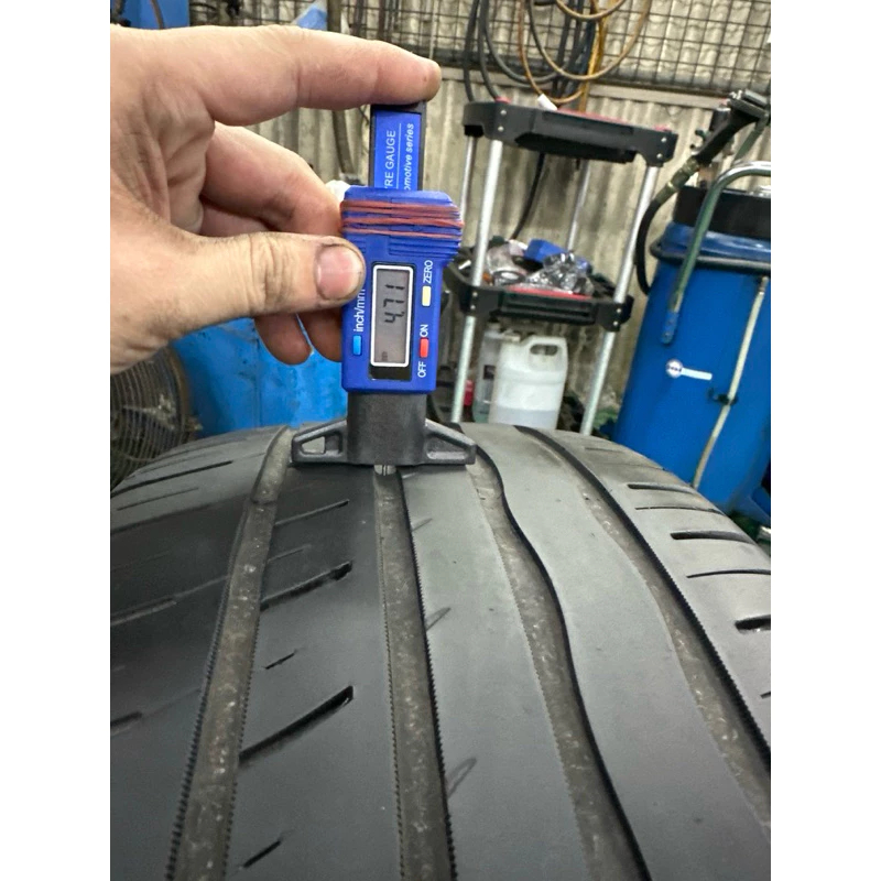 DQ車業 215/50/17 中古胎
