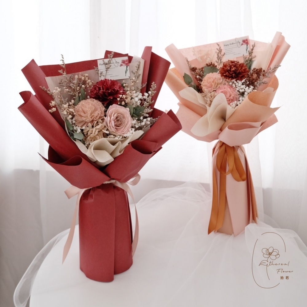 Ethereal flower 韓系大型羽葉康乃馨花束 康乃馨花束 畢業花束 索拉花 母親節花束  向日葵花束 教師節花束