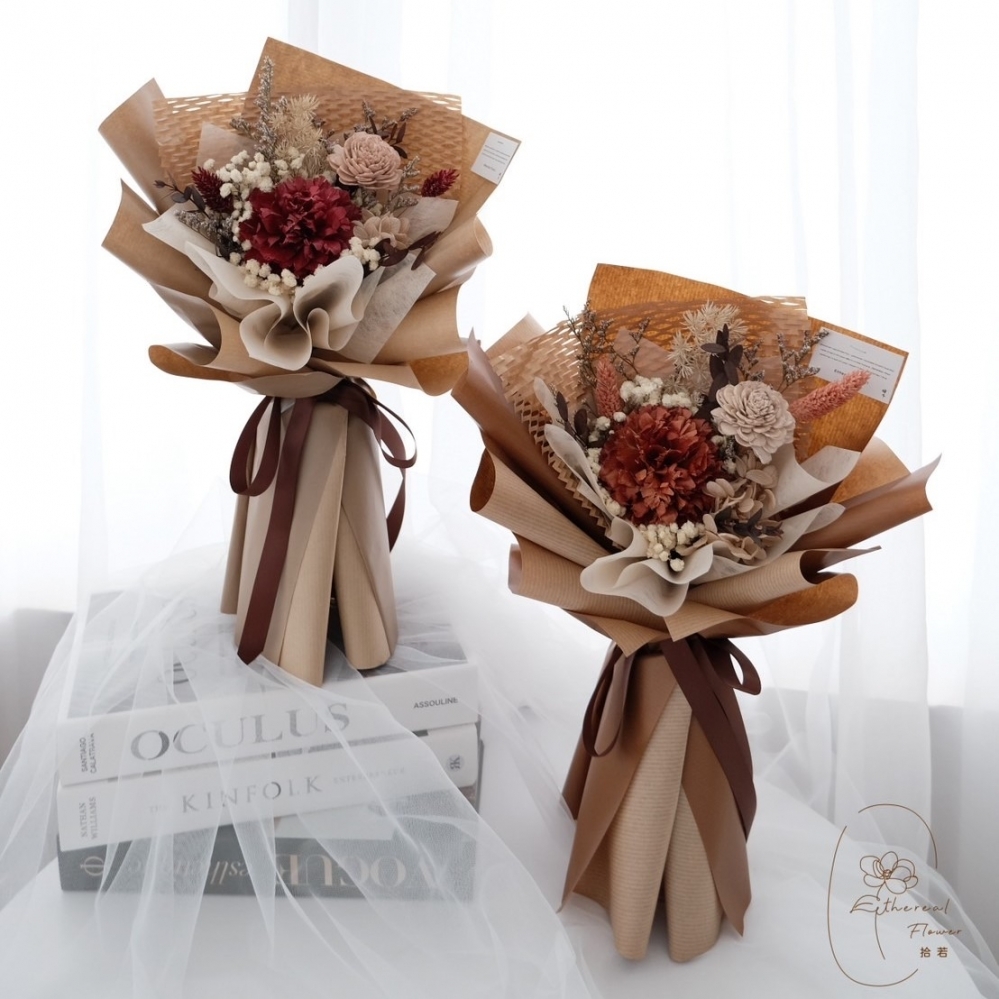 Ethereal flower 韓系羽葉康乃馨花束 康乃馨花束  畢業花束 索拉花 母親節花束 向日葵花束 教師節花束