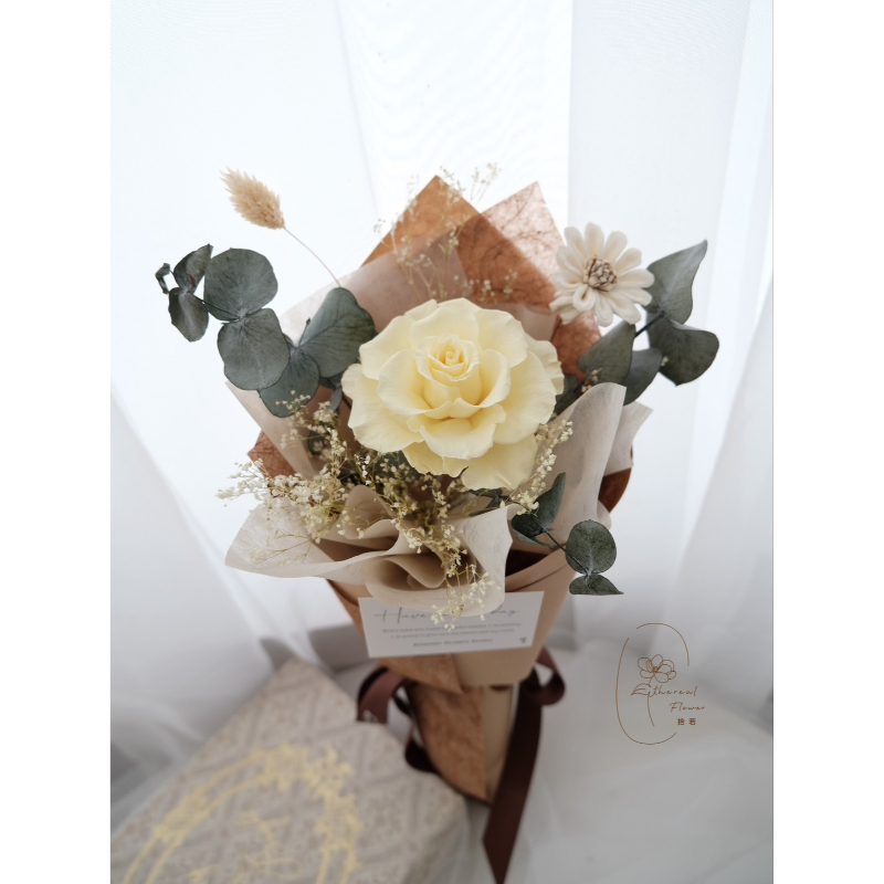 Ethereal Flowers 金色微光｜Golden Glow｜永生玫瑰花束