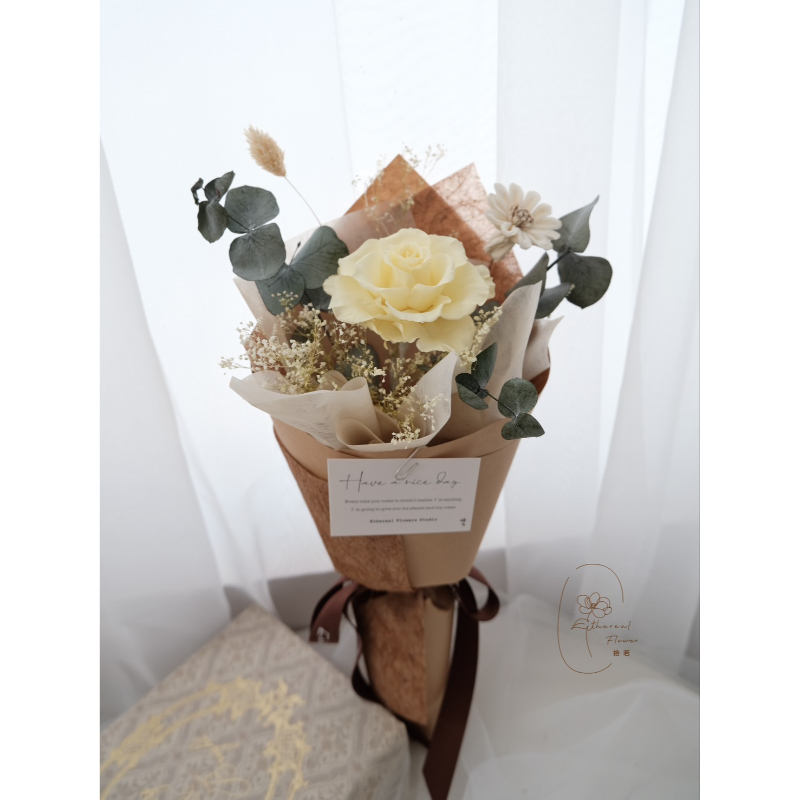 Ethereal Flowers 金色微光｜Golden Glow｜永生玫瑰花束