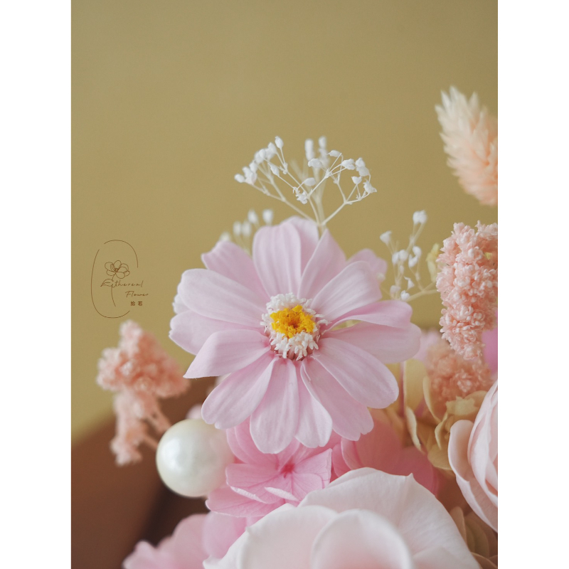 Ethereal Flower柔光蜜語｜Sweet Blush | 木質小房子永生花禮盒