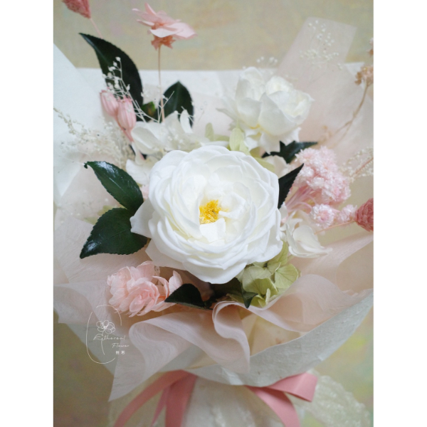 雪落山茶 · 永恆花禮｜手工製永生山茶花束