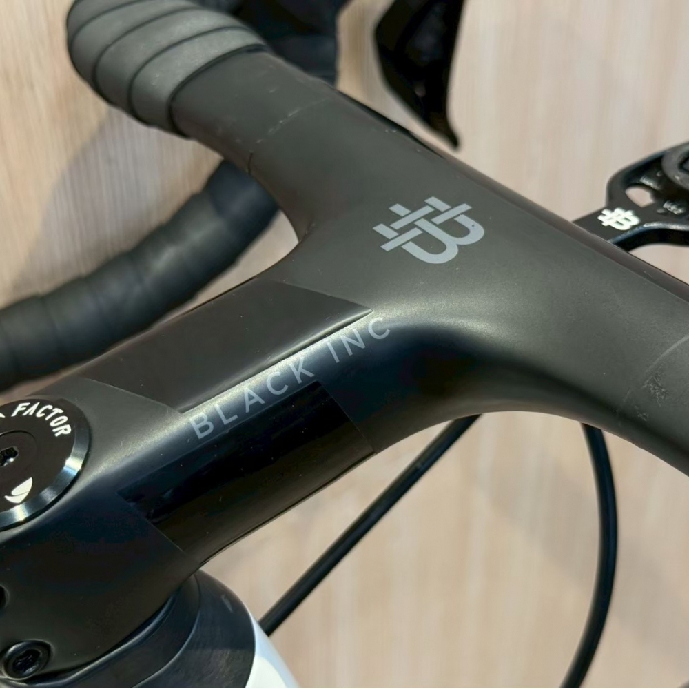 【風逸單車】FACTOR O2 DISC碳纖維碟煞電變公路車    台中二手單車/二手公路車