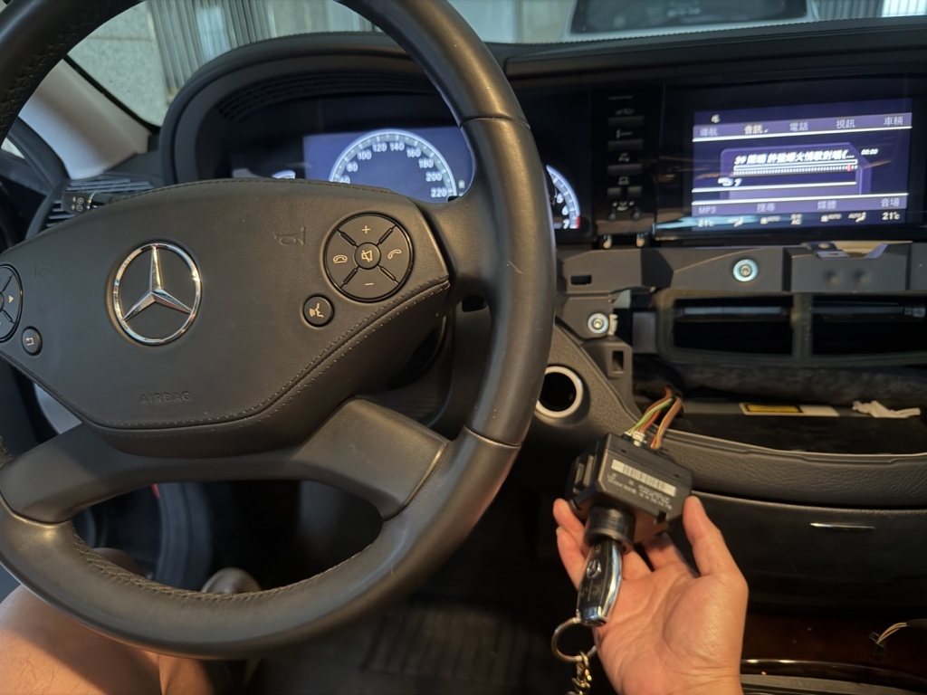 2011年Benz S350 電子鎖頭故障維修