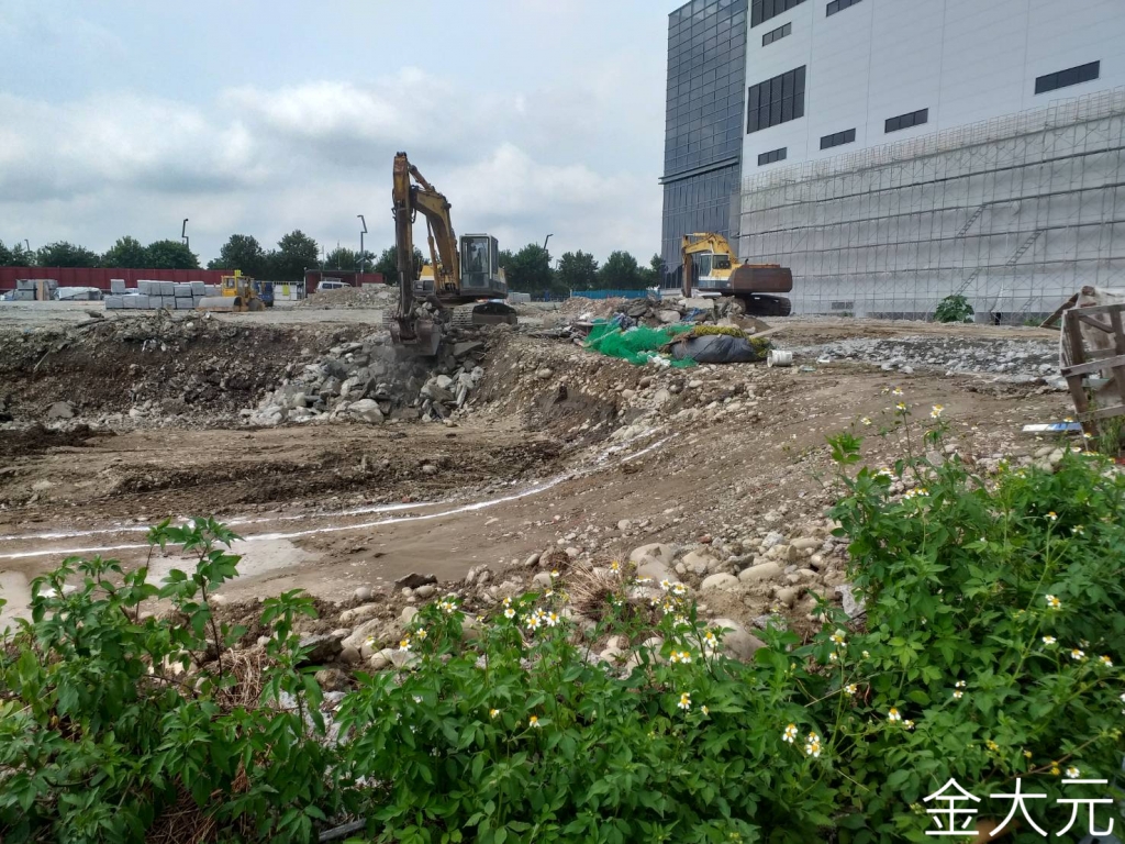 台中整地工程-會議中心水泥地打除清運整地