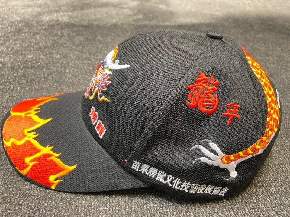 刺繡六片帽