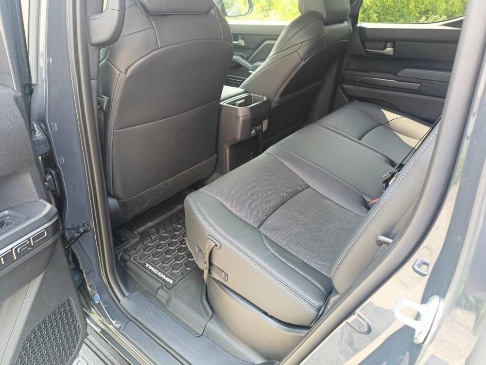 TOYOTA TACOMA 灰 2024年