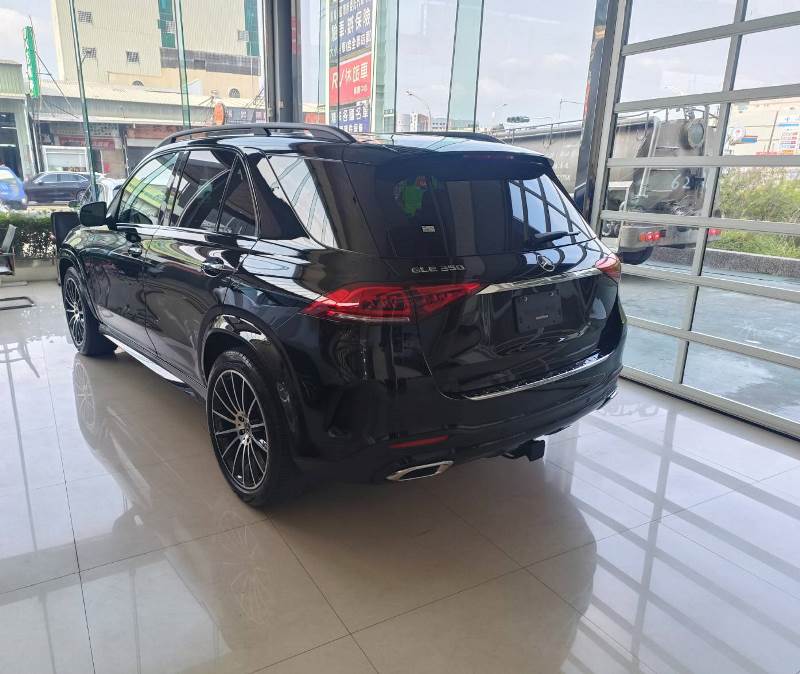 BENZ GLE350 7人座（黑）