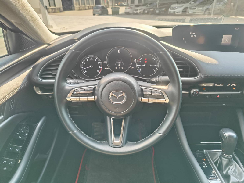 Mazda 3 4D 頂級版(灰)