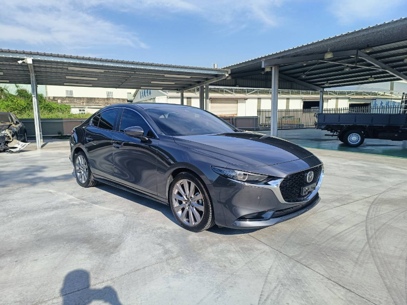 Mazda 3 4D 頂級版(灰)