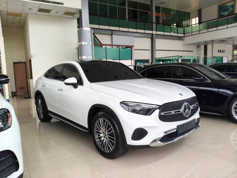 BENZ GLC300 COUPE 4MATIC（白）