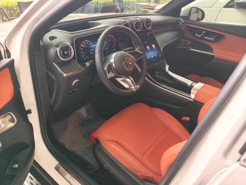 BENZ GLC300 COUPE 4MATIC（白）