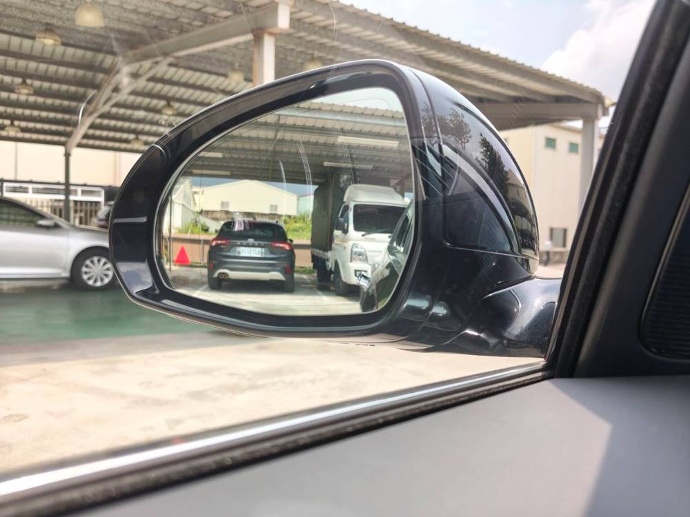 BENZ E200 Sedan（黑）