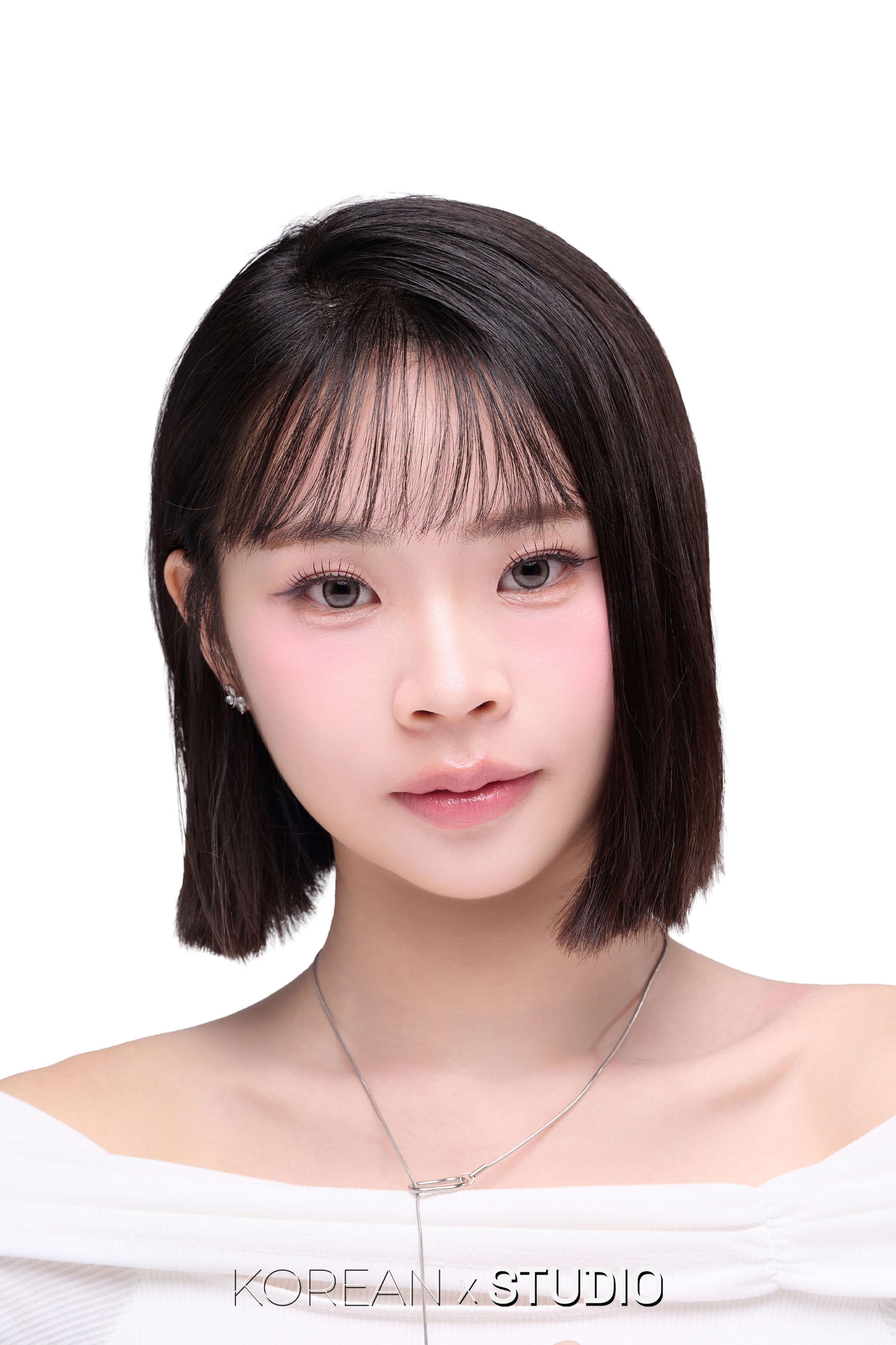 證件照妝容過度改變平常外貌的示範