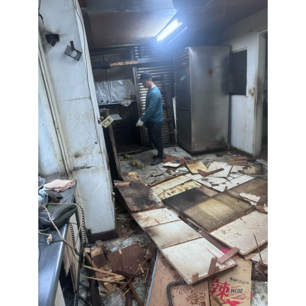 台北拆除工程-台北市光復南路牛肉麵拆除現場