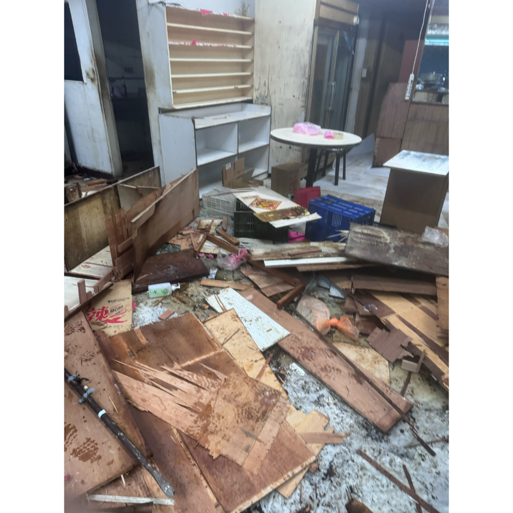 台北拆除工程-台北市光復南路牛肉麵拆除現場