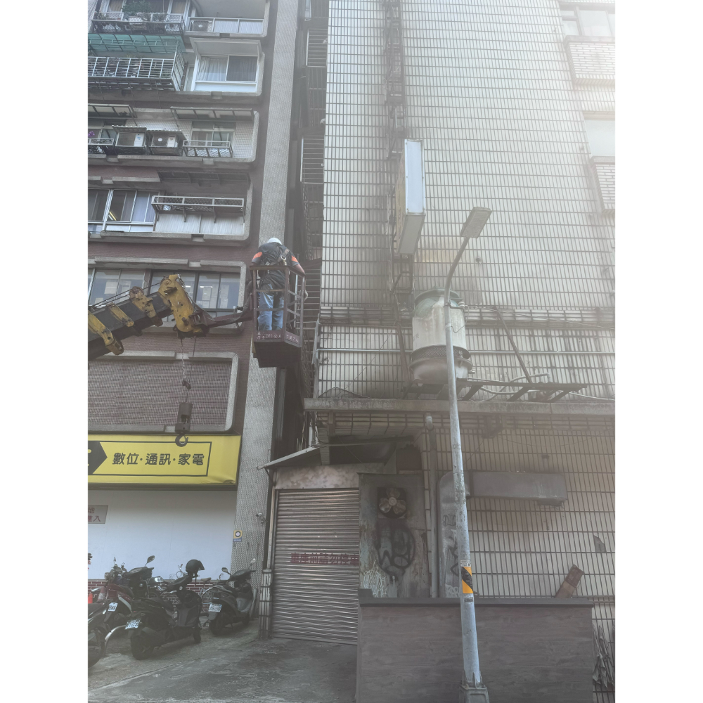 台北拆除工程-台北市光復南路牛肉麵拆除現場