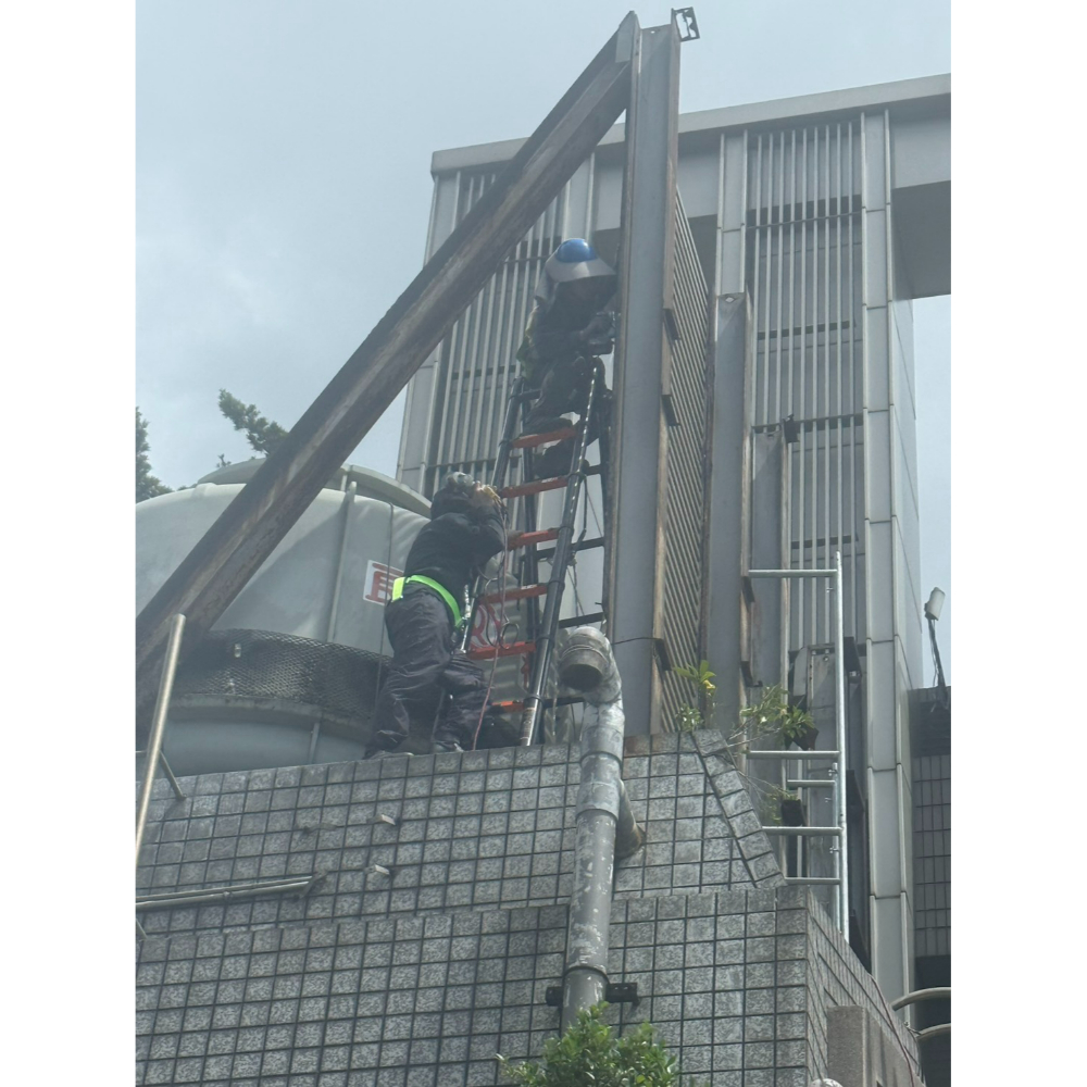 台北拆除工程-台北市信義路麗都飯店招牌拆除