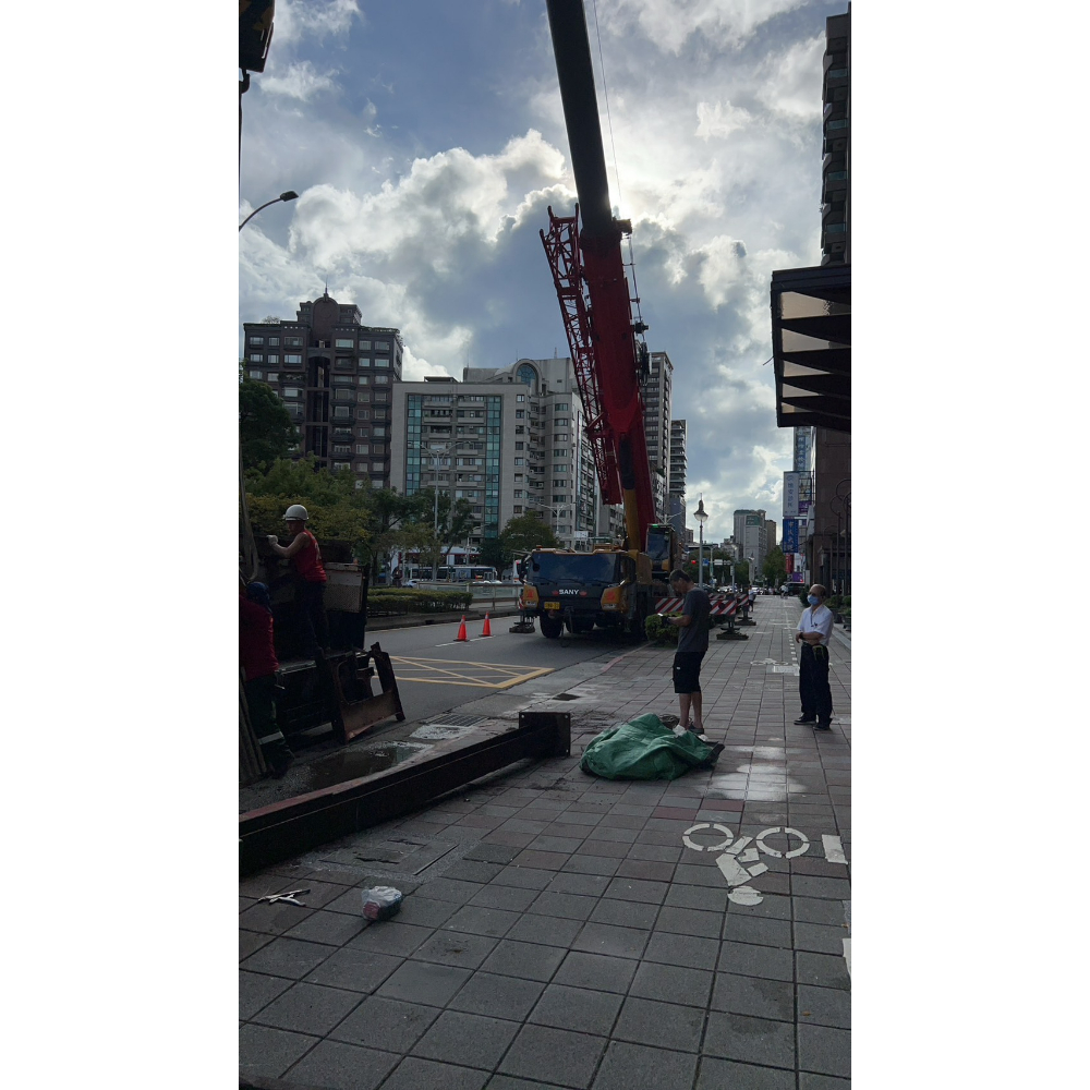 台北拆除工程-台北市信義路麗都飯店招牌拆除