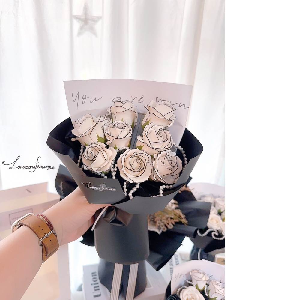 9朵小香白瓣黑勾邊花