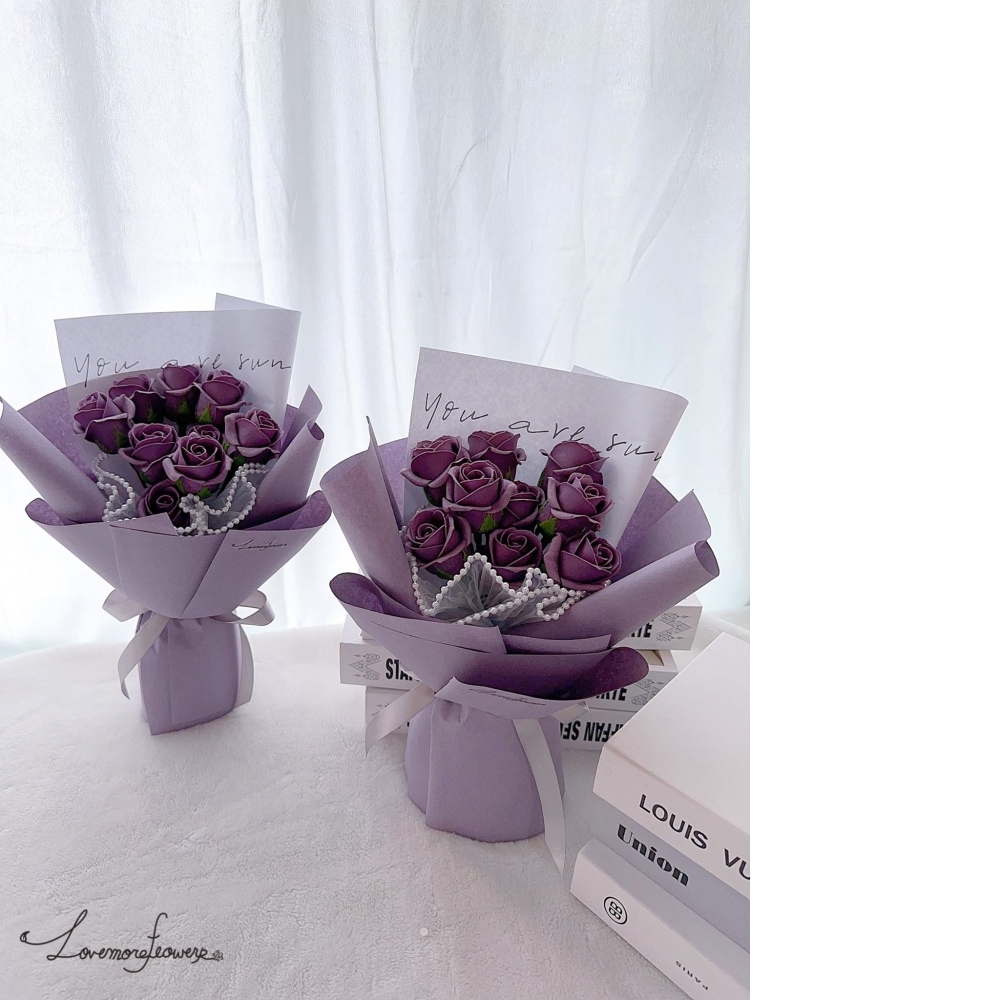 9朵深紫玫瑰皂花花束