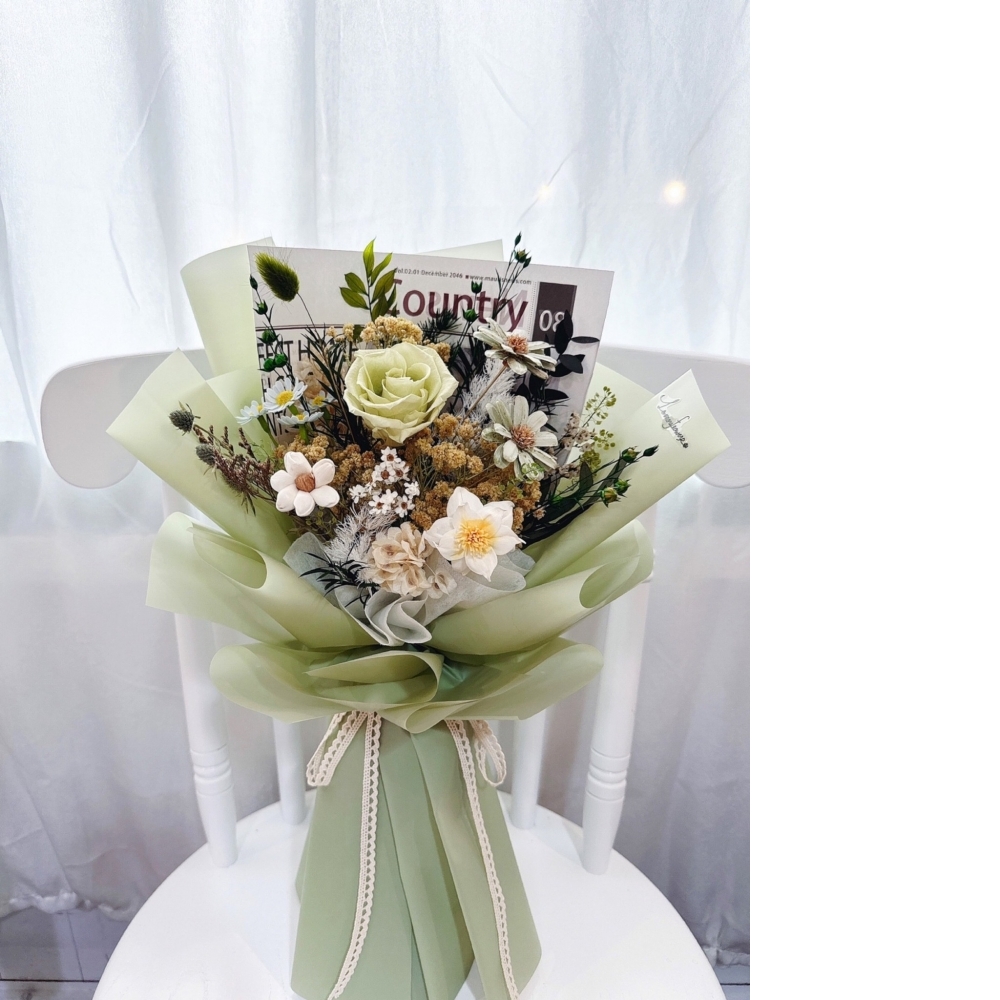 森林綠永生玫瑰乾燥花束