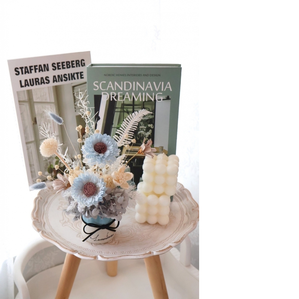 天空藍向日葵小桌花