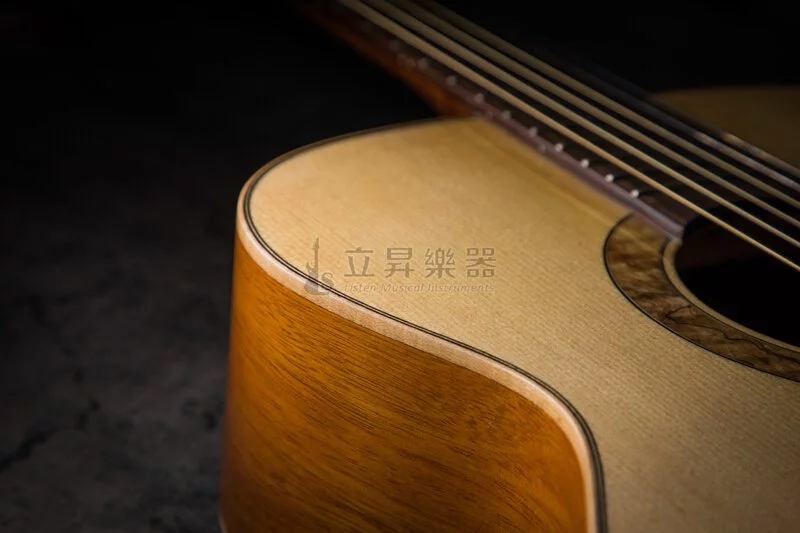 Veelah V7-SAS-OM 雲杉面板/桃花心側背板 全單板木吉他 (附原廠硬盒、配件包)