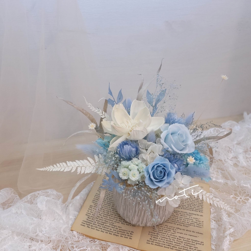 藍天白雲開幕桌花