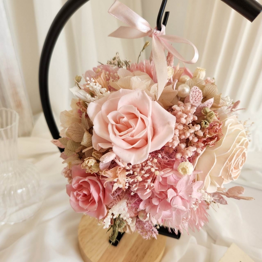 甜美粉色吊掛花球