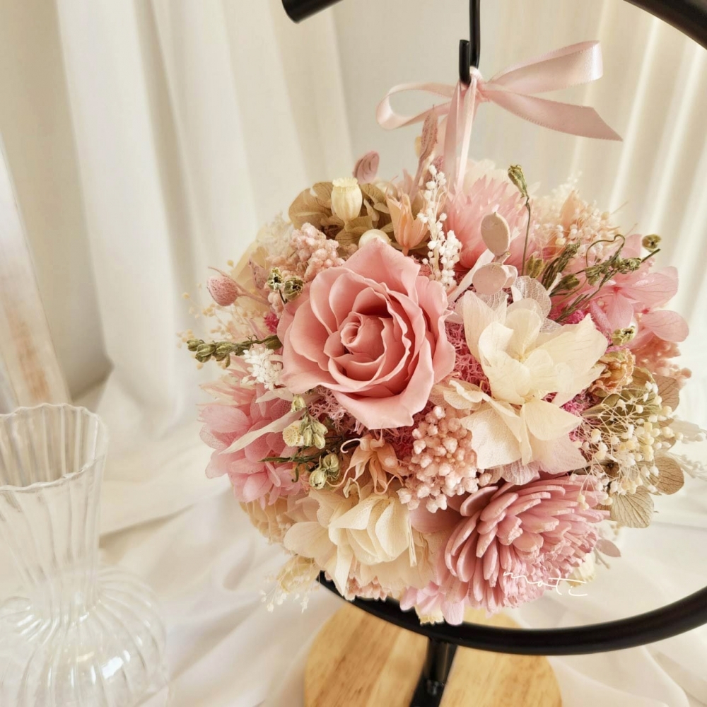 甜美粉色吊掛花球