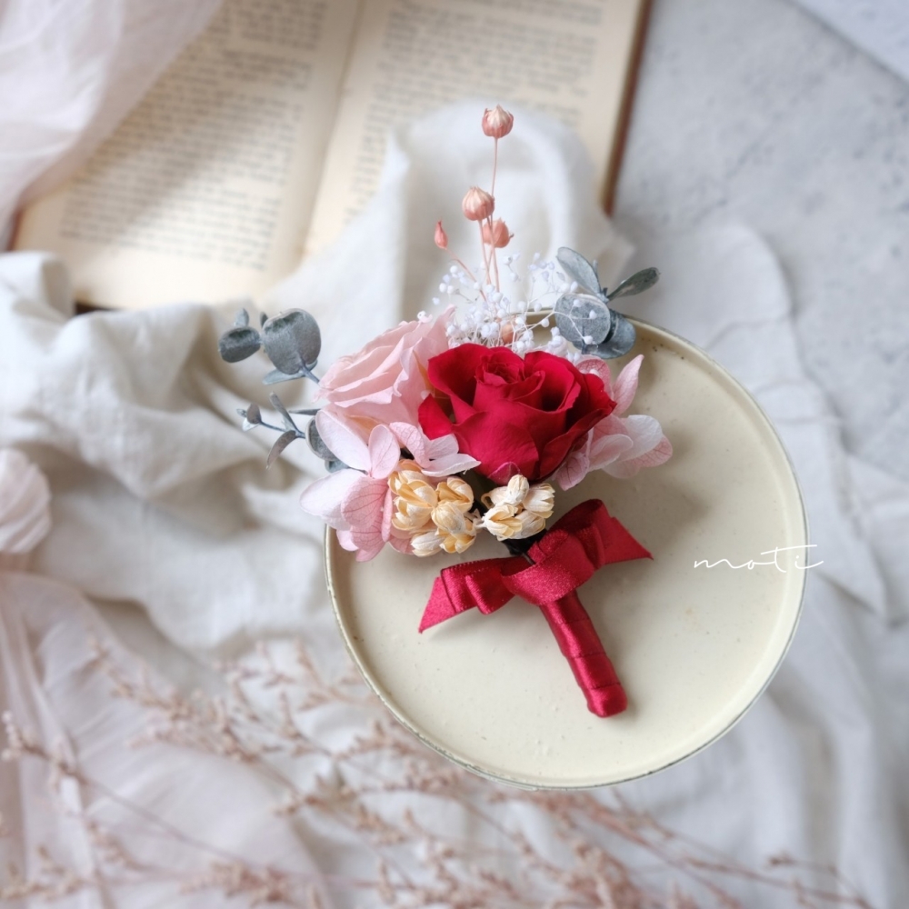 2朵小玫瑰胸花
