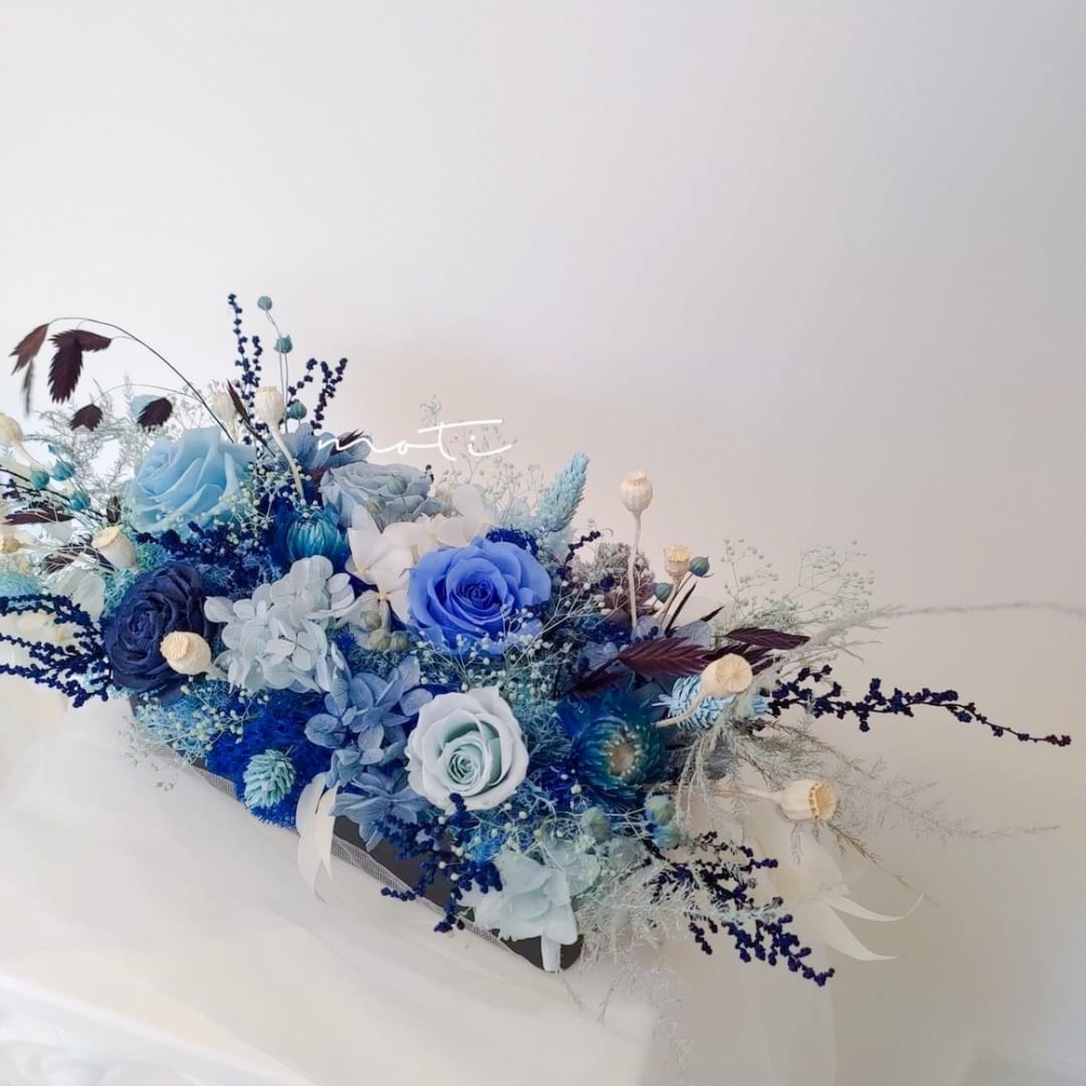 永生玫瑰長形桌花 (藍白款)