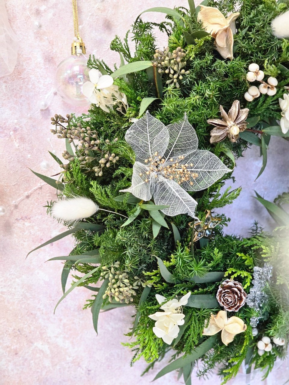 白雪混松聖誕花圈