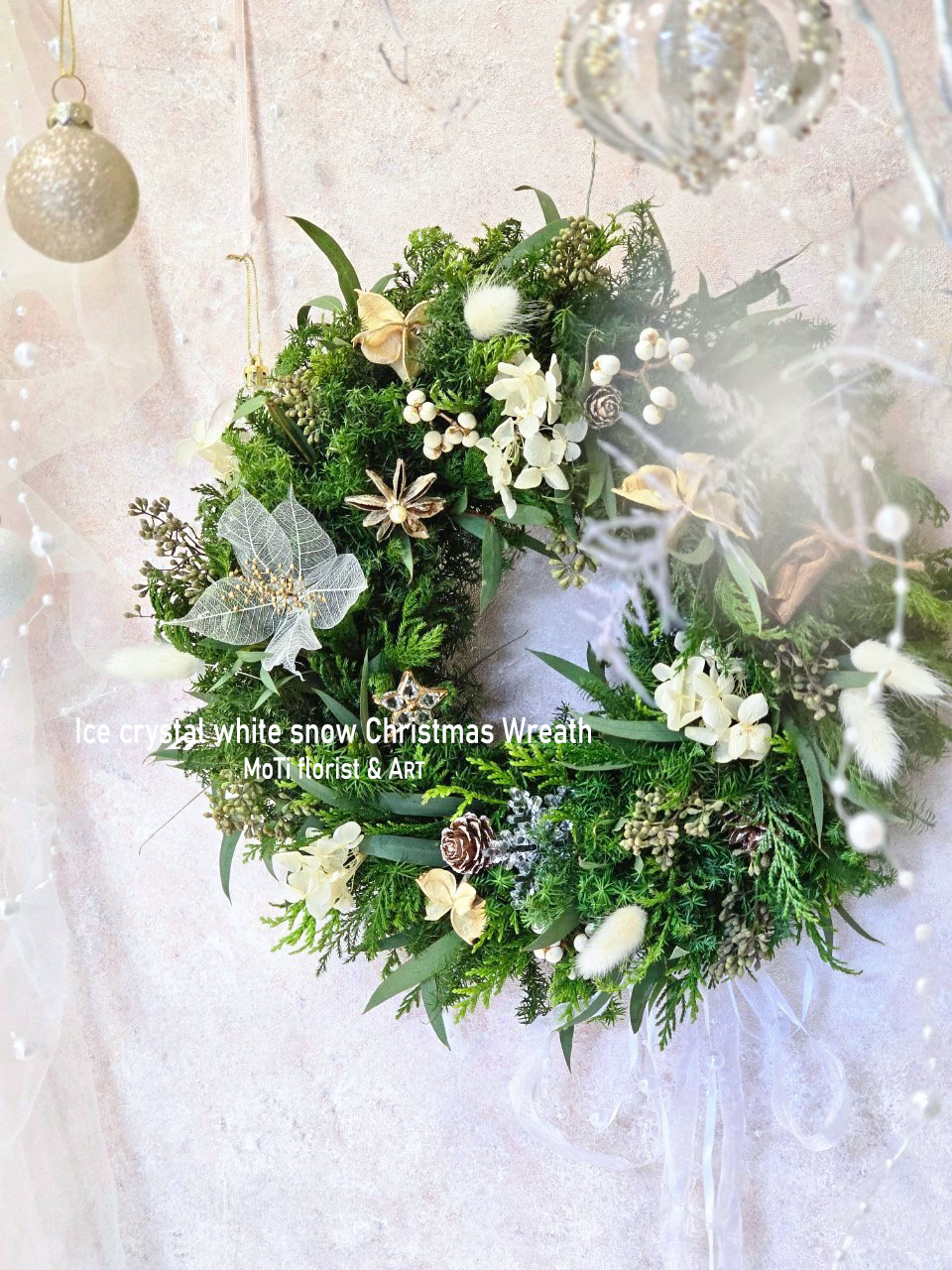 白雪混松聖誕花圈