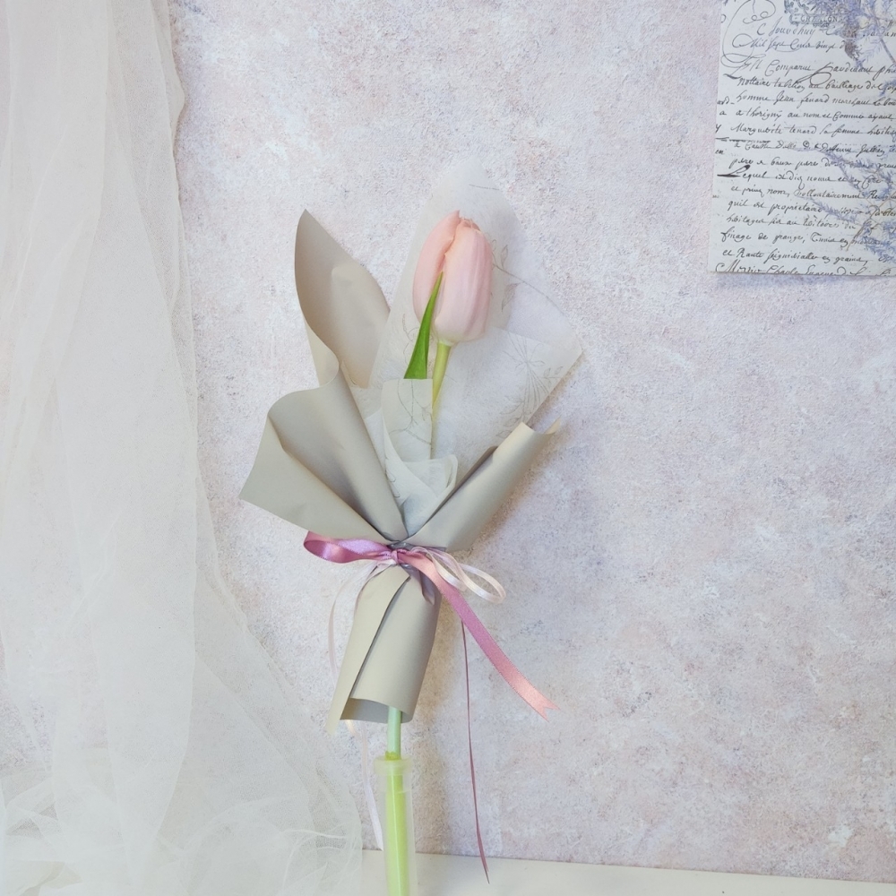單支鬱金香花束