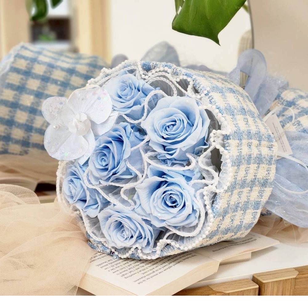 7朵永生玫瑰、蝴蝶蘭小香風花束 (幻彩藍色系)