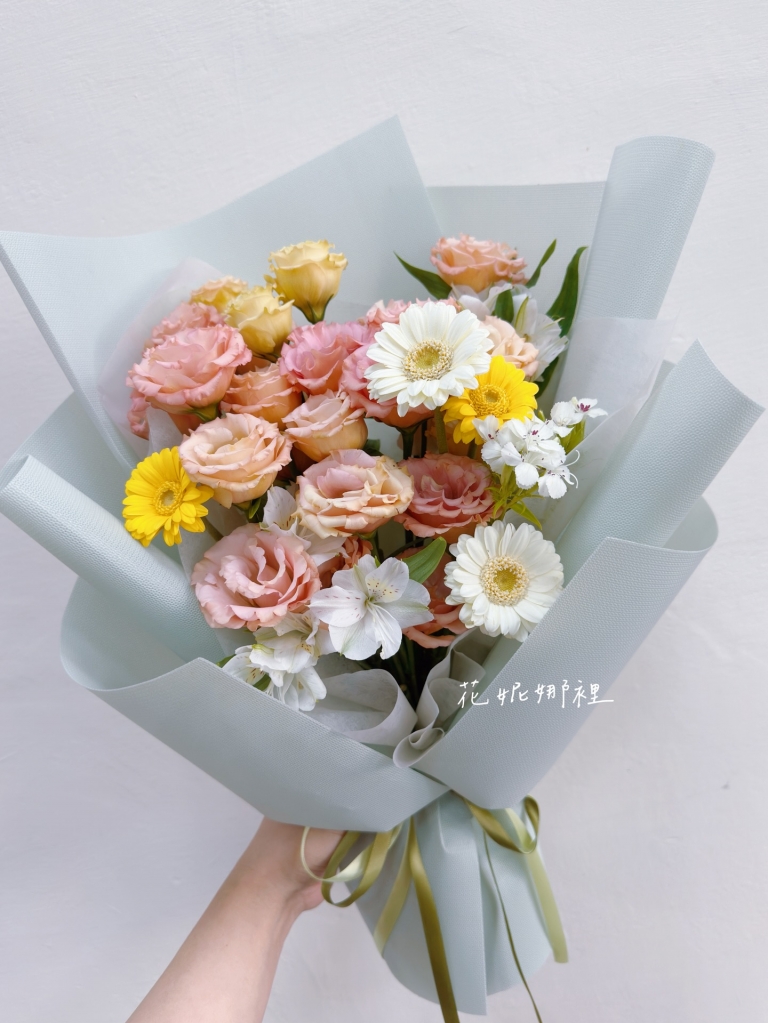 粉粉橘橘的小夏桔梗花束｜台中花店｜台中客製花束