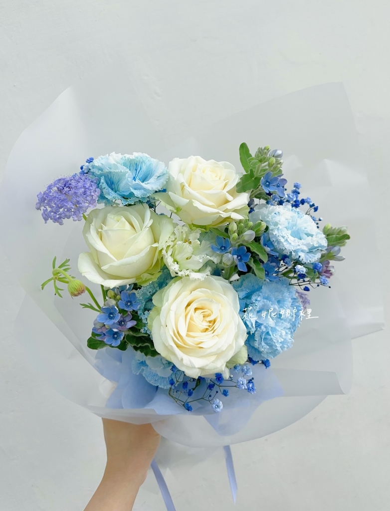 把藍天收進花裡｜台中花店｜台中客製花束
