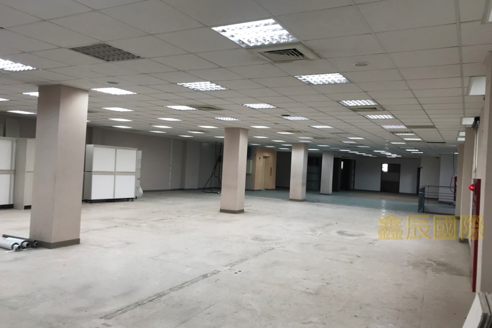 中和廠房</BR>建坪：683</BR>租金90.8萬</BR>格局方正，動力電</BR>可公司、工廠登記