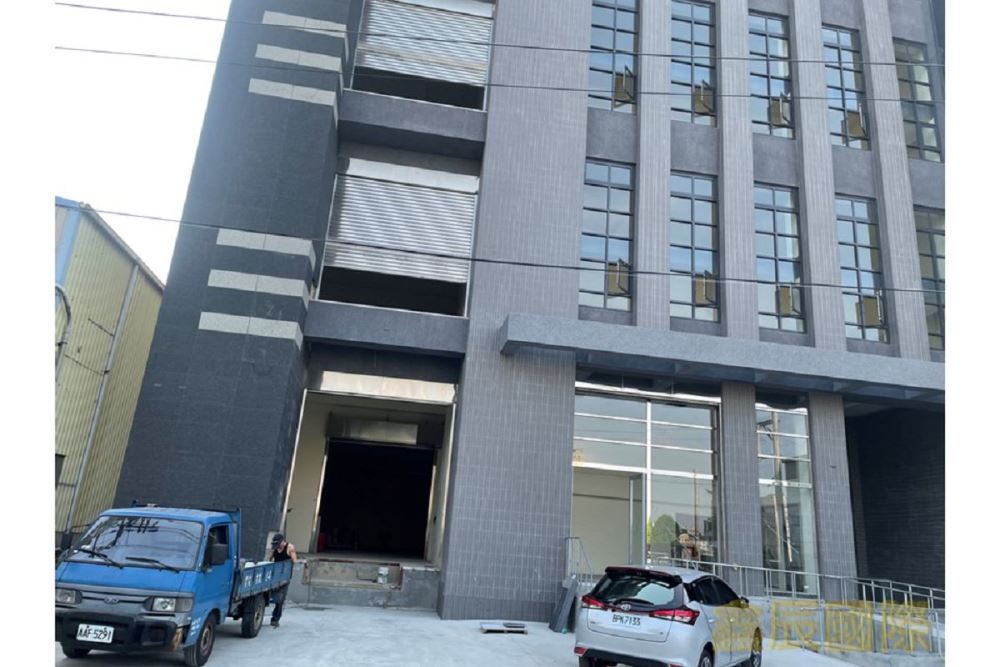 八德透天廠房1F</BR>建坪：290</BR>租金：30萬</BR>有客貨梯</BR>可分層租