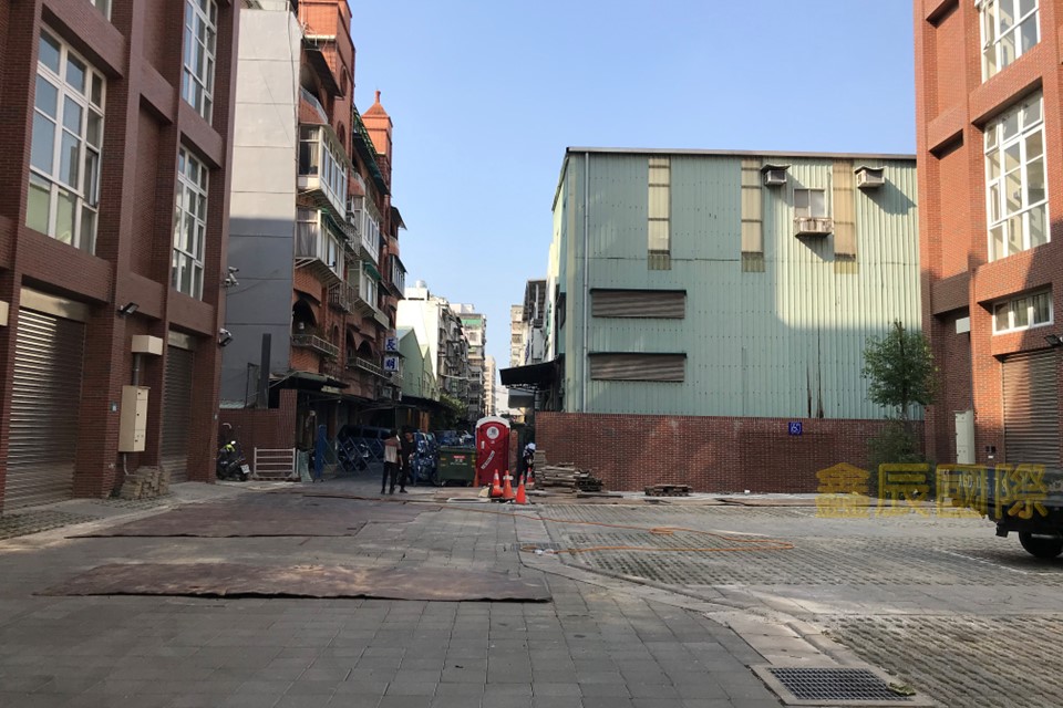 北三重產業園區</BR>地坪：94.92</BR>建坪：242.08</BR>售價14041萬</BR>可工廠、公司登記